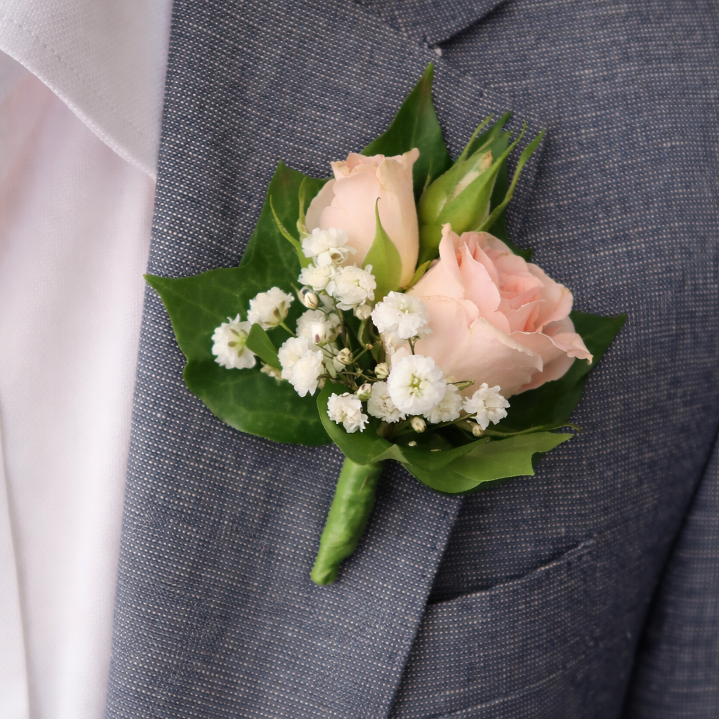 Pink Buttonhole (Boutonnière) – Baby’s Breath
