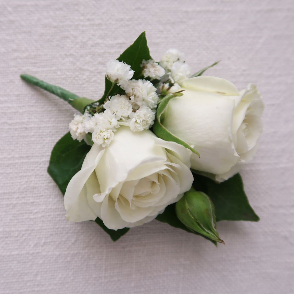 White Buttonhole (Boutonnière) – Baby’s Breath